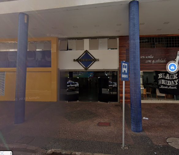 Box de garagem localizado no 2º andar em