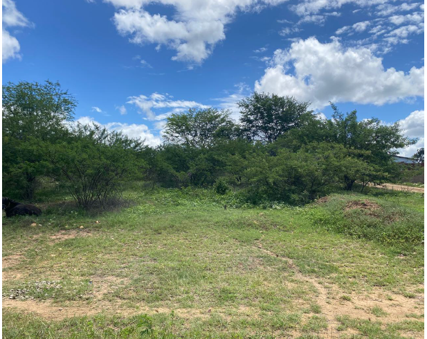 Terreno com 1.470 m² no Conjunto Lauro M