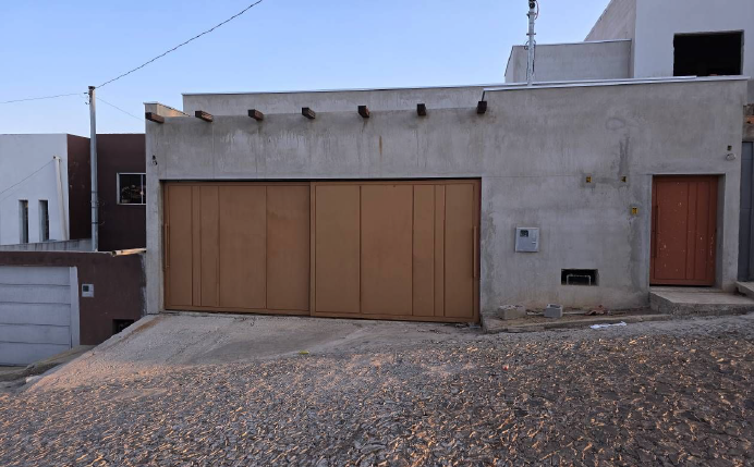 Casa com 320m² de área construida em Pit