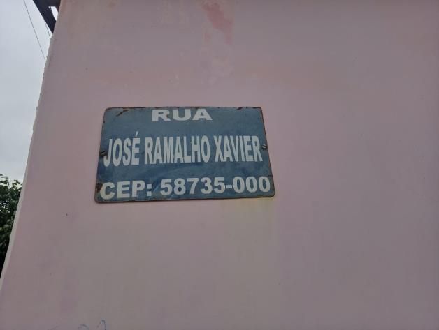 Lote com aprox. 930,96m², situado à Rua, localizado em Teixeira - PB