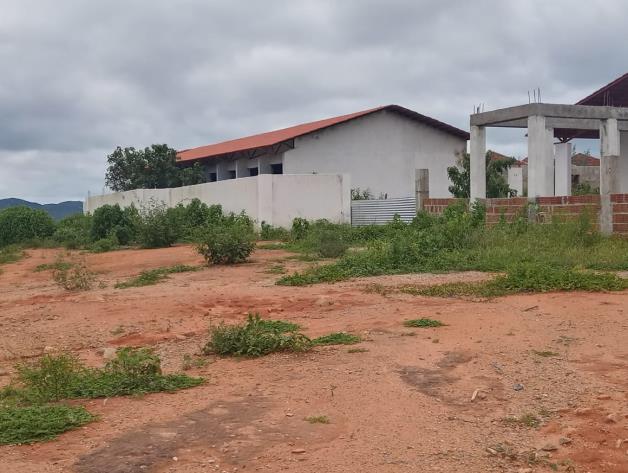 Lote com aprox. 930,96m², situado à Rua, localizado em Teixeira - PB
