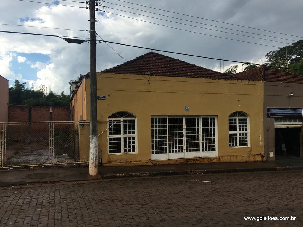 Um imóvel situado na cidade de Campo Flo, localizado em Campo Florido - MG